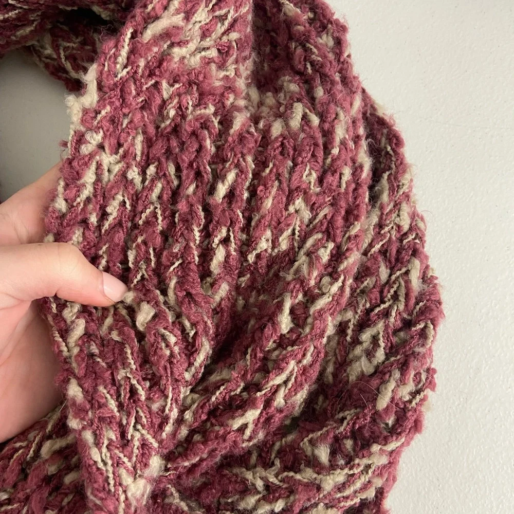 EUC women’s burgundy cream double loop infinity thick knit plush scarf buttoned‎